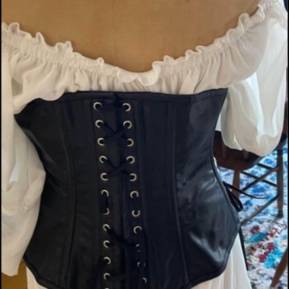 Corset - Picture 2 of 6
